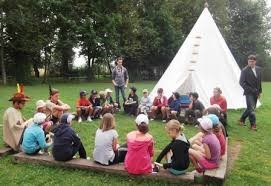 groupe d'enfants éclés en cercle