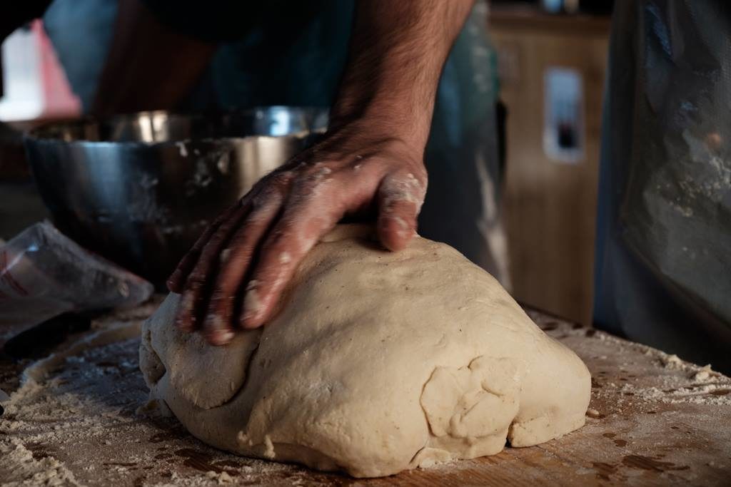 LE fameux poulet en croûte de pâte à sel